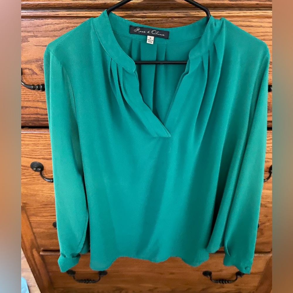 Beautiful Kelly Green polyester shirt